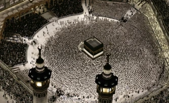 Vue aérienne du complexe de la Grande Mosquée de La Mecque, où les musulmans effectuent la prière du soir autour de la Kaaba, le 24 mai 2026 en Arabie saoudite, avant le pèlerinage annuel du Hajj