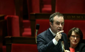 Le Premier ministre Sébastien Lecornu prononce un discours à l'Assemblée nationale, à Paris, le 14 janvier 2026