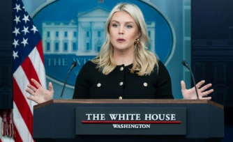 La porte-parole de la Maison Blanche, Karoline Leavitt, lors d'un point de presse à la Maison Blanche, le 18 février 2026 à Washington