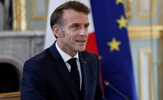 Le président français Emmanuel Macron participe à une vidéoconférence au palais présidentiel de l'Elysée, à Paris, le 15 septembre 2025
