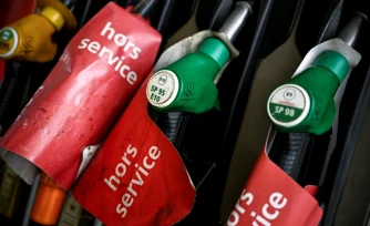 Une station-service en rupture de carburants à Paris, le 2 avril 2026