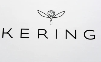 Le géant français du luxe Kering, lancé dans une restructuration depuis l'arrivée en septembre de son nouveau directeur général Luca de Meo, présente mardi ses résultats annuels