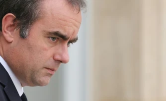 Le Premier ministre Sébastien Lecornu quitte l'Elysée après le conseil des ministres, le 10 septembre 2026 à Paris
