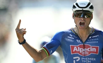 Le Néerlandais Mathieu van der Poel, petit-fils de Raymond Poulidor, s'impose lors de la 9e étape du Tour de France, le 12 juillet 2026 à Ussel
