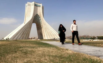 Sur la place Azadi (Liberté) de Téhéran, le 23 février 2026