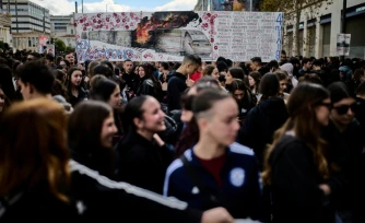 Manifestation d'étudiants à AthÚnes le 26 février 2026, à deux jours de l'anniversaire de la catastrophe ferroviaire de Tempé