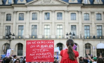 Vue d'une pancarte lors d'une manifestation après la mort de Lyhanna, le 29 juin 2026 à Paris