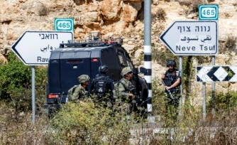 Des soldats et des policiers israéliens prÚs du poste de contrÎle militaire israélien
d'Atara, prÚs de Ramallah, en Cisjordanie occupée, le 20 septembre 2026
