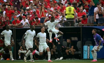 L'équipe de France, avec notamment un but d'Ousmane Dembélé (à droite) n'a laissé aucune chance au Maroc lors du quart de finale du Mondial conclu sur le score de 2-0 à Foxboro, le 9 juillet 2026