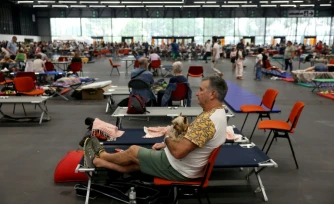 Des personnes évacuées à cause des incendies accueillies au Parc des Expositions de Bordeaux, le 25 juillet 2026