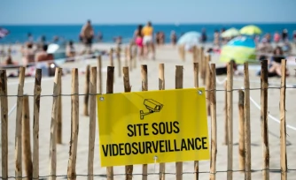 Une plage placée sous vidéosurveillance, à La Grande Motte (Hérault), le 21 mai 2020
