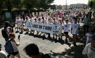 La marche blanche en hommage à Louis, à Carcassonne, samedi 4 juillet 2026