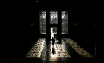 Le parquet de Lyon a annoncé samedi à l'AFP le décÚs de Quentin, un étudiant de 23 ans qui était hospitalisé depuis jeudi à Lyon dans un état grave, aprÚs une violente agression en marge d'une conférence de l'eurodéputée LFI Rima Hassan