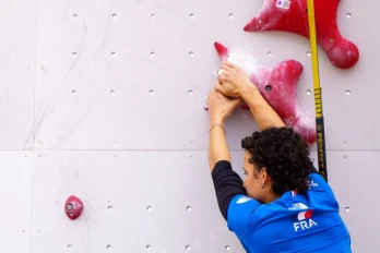 Escalade : Louise Fontaine et Léo Grosset médaillés de bronze aux Championnats d’Europe de vitesse Jeunes
