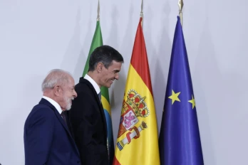 Le président brésilien Luiz Inacio Lula da Silva (à gauche) et le Premier ministre espagnol Pedro Sanchez, le 17 avril 2026 à Barcelone
