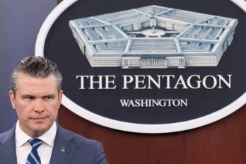 Pete Hegseth lors d'une conférence de presse au Pentagone le 16 avril 2026