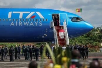 Le pape Léon XIV arrive au Cameroun, deuxième étape de sa tournée africaine, à Yaoundé, le 15 avril 2026