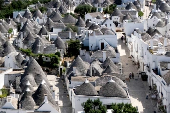Des trulli à Alberobello, en Italie, le 24 juin 2026