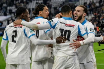 Les joueurs marseillais se congratulent après le but de Mason Greenwood (N.10), face à Rennes en Coupe de France, le 3 février 2026 au Vélodrome