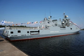 La frégate russe Amiral Grigorovitch à Saint-Pétersbourg, le 27 juillet 2025