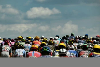 Le peloton du Tour de France lors de la 13e étape entre Dole et Belfort, le 17 juillet 2026