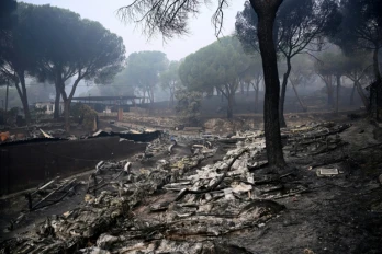 Des bateaux fondus sont visibles au barrage de San Juan après qu'un incendie de forêt a ravagé la région, à 65 kilomètres au sud-ouest de Madrid, le 28 juillet 2026