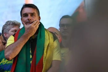 Flavio Bolsonaro participe à un rassemblement de campagne, le 14 octobre 2026 à Porto Alegre au Brésil