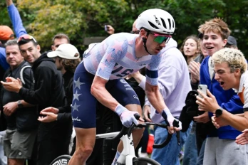 L'Américain Brandon McNulty, champion du monde de cyclisme sur route, pendant la course le 27 septembre 2026 à Montréal