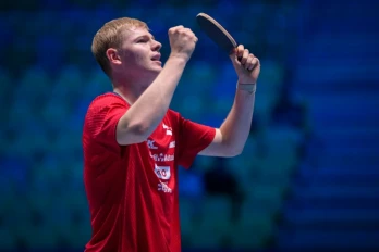 Le Français Félix Lebrun, lors de sa demi-finale face à son compatriote Léo De Nodrest, aux Championnats d'Europe de tennis de table, le 18 octobre 2026 à Ljubljana