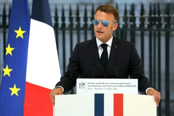 Le président français Emmanuel Macron s'exprime lors de la première journée nationale de commémoration de la reconnaissance de l'innocence d'Alfred Dreyfus, officier juif injustement condamné pour haute trahison à fin du 19e siècle, le 12 juillet 2026 à Paris