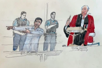Croquis d'audience réalisé le 21 septembre 2026 montrant Loïk Le Priol, debout à gauche, devant la cour d'assises de Paris pour le meurtre du rugbyman argentin Federico Martin Aramburu