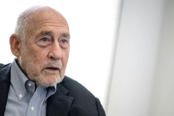 Joseph Stiglitz, ex-économiste en chef de la Banque mondiale et colauréat du prix Nobel d'économie en 2001, estime que les États-Unis restent les plus exposés au risque de stagflation en raison dre la guerre au Moyen-Orient, comme lors des chocs pétroliers des années 1970, dans une interview à l'AFP le 16 mars 2026.