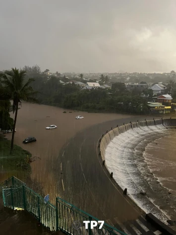 rivière D'abord, crue, pluie