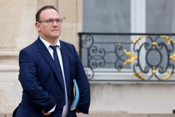 Damien Abad, nouveau ministre des Solidarités, lors de la passation de pouvoirs au ministère de la Santé, le 21 mai 2022 à Paris