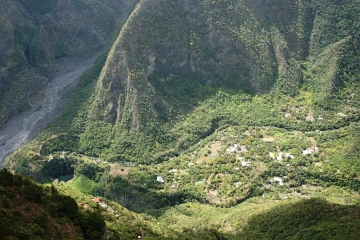 Vue de Grand Bassin depuis Bois Court, au Tampon, à La Réunion.