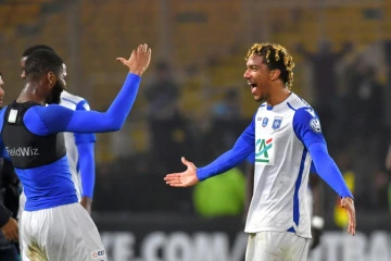 L'attaquant d'Auxerre Florian Aye (D) explose de joie lors de la victoire contre Nantes à la Beaujoire le 23 janvier 2018 en 16e de finale de Coupe de France