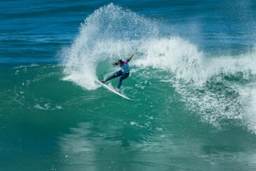 Johanne DEfay en demi-finale du Roxy Pro France le 8 octobre 2019