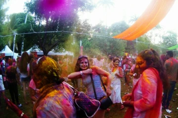 Holi Holi 