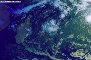 système dépressionnaire située à 870 km 13/02/2022, de la Réunion