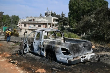 Un véhicule calciné après des frappes israéliennes  près de Mesyaf, dans la province de Hama, en Syrie, le 9 septembre 2024