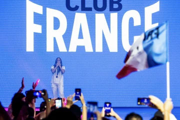 JO- 2024 : la surfeuse Johanne Defay acclamée au Club France