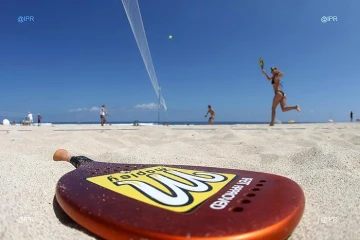 Beach tennis