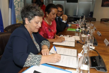 Signatude accord cadre entre Région et IRD