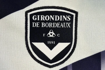 Ecusson des Girondins de Bordeaux pris sur un maillot le 6 août 2015 à Paris