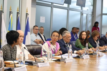 Hôpital : au CHU de La Réunion, un déficit qui inquiète (mardi) [?]