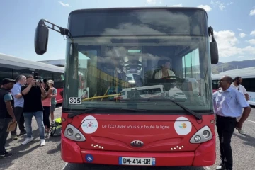 "Vis ma Vie" : à Saint-Paul, cyclistes et conducteurs de bus échangent leur place