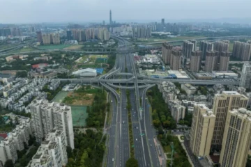 Covid: des millions d'habitants confinés dans l'une des plus grandes villes de Chine