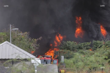 Feu dans un entrepôt au Port 