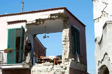 Des bâtiments endommagés par le séisme à Casamicciola Terme, sur l'île italienne d'Ischia, le 22 août 2017