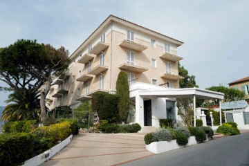 L'hôtel de luxe "La Voile d'Or", en cours de transformation pour un promoteur russe basé à Londres, le 29 mars 2022 à Saint-Jean-Cap-Ferrat 